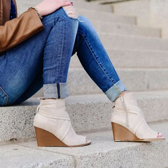 Journee Sabeena Bootie - Picture 1 of 9